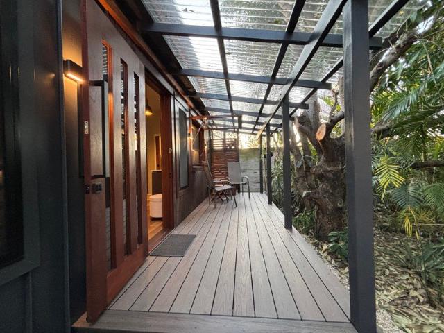 LUXURY UNIT, FULLY FURNISHED, LARGE PRIVATE DECK