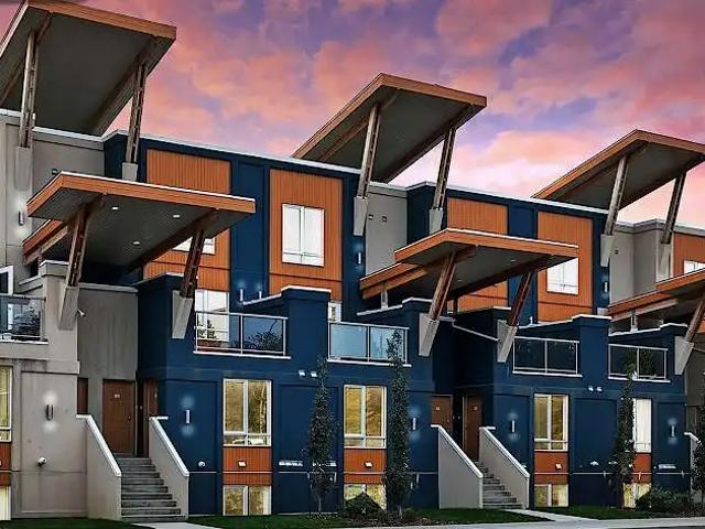 Luxury Upper Townhome in Westmount