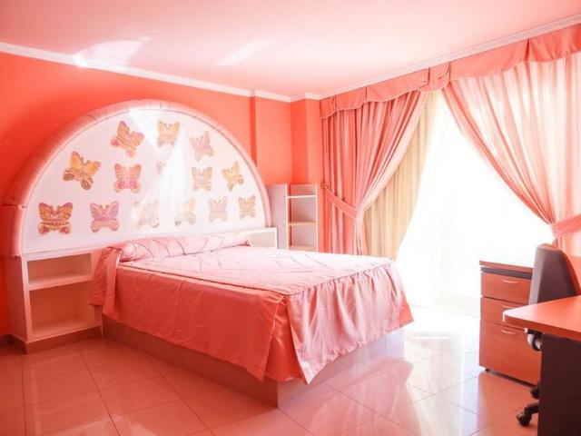 Luxury Villa for rent in Chiva, Spain