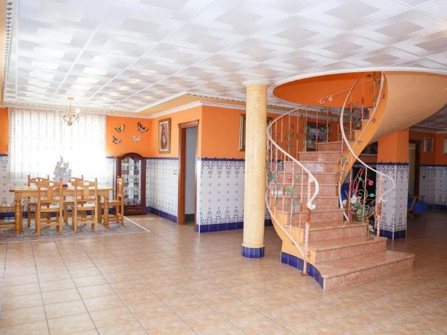 Luxury Villa for rent in Chiva, Spain