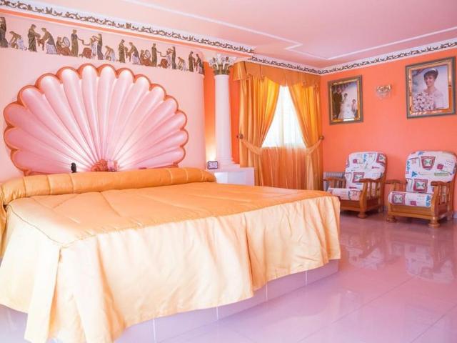 Luxury Villa for rent in Chiva, Spain