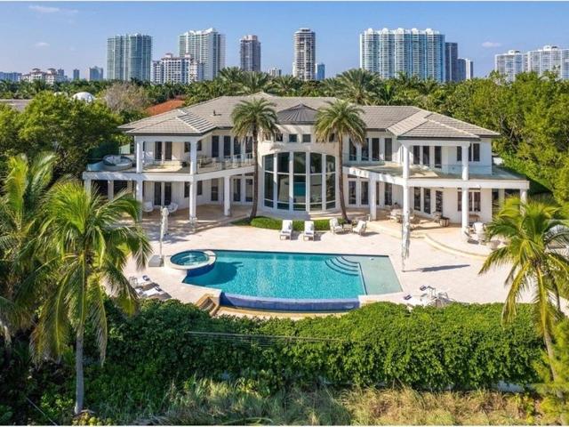 Luxury Villa for rent in Golden Beach, Florida