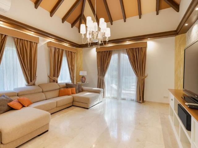 Luxury Villa for rent in Marbella Del Este, Andalusia
