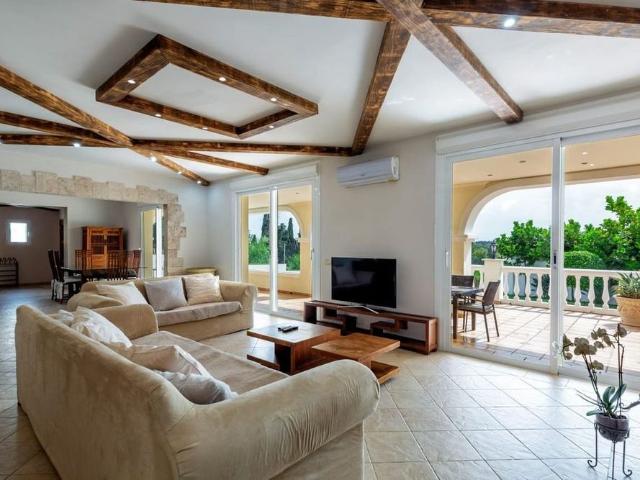 Luxury Villa for rent in The Golden Mile, Spain