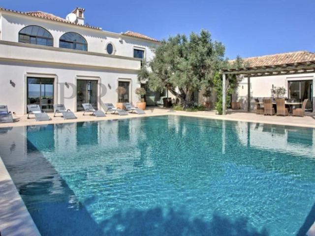 Luxury Villa with Panoramic Mountain and Sea Views near Loulé
