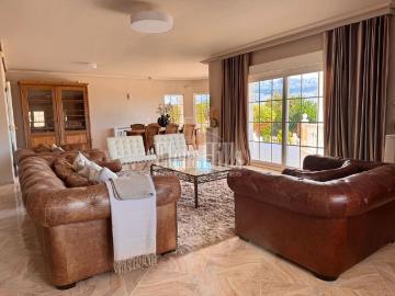 Luxury Villa with Sea Views in La Nucía