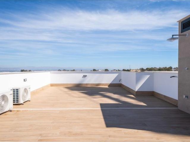 Luxury villas with private pool next to golf course in Costa Blanca Villas de lujo con piscina pri