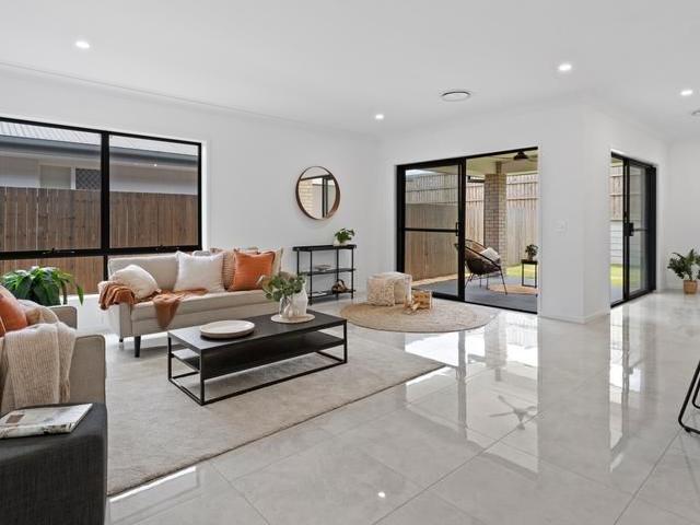 LUXURY YARRABILBA FAMILY HOME WITH DUCTED AC!