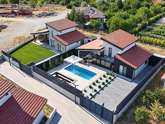 Luxxus NorthWestten Koru Beynamda Havuzlu Ultra Lüx Villa