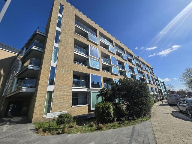 Lux Apartment NO HMO/SHARERS 3 bed apartment to rent £3,796 pcm £876 pw