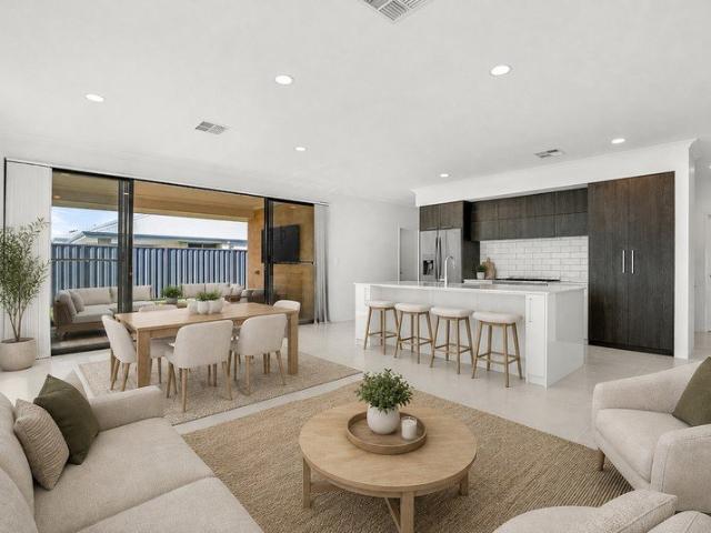 Lux Family Living Opposite Parklands in Sought After Baldivis North