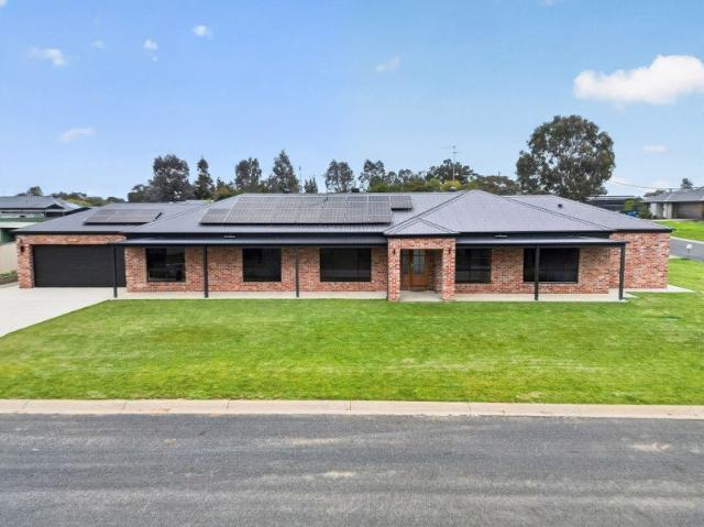 Lux Living with Country Lifestyle