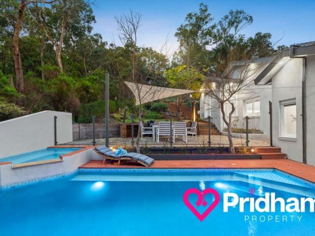 Lux Lifestyle On Over Half An Acre