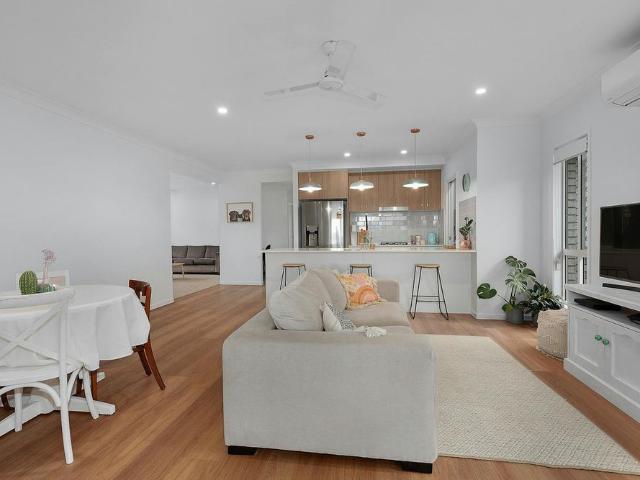 LUX MODERN HOME IN RIPLEY!