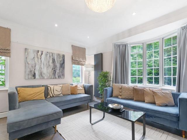 Lux UK HP11 Marlow Hill 16 5 bed detached house to rent £6,000 pcm £1,385 pw
