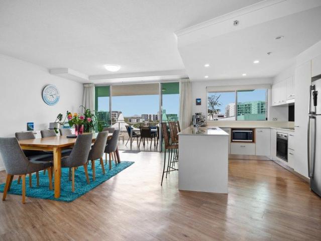 Luxary Unit in Unbeatable Maroochydore Location!