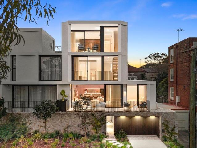Luxe New Parkside Residence with North Facing Alfresco Area, 600m to Coogee Beach