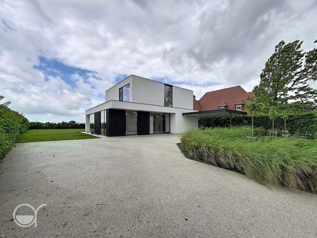 Luxe nieuwbouwvilla te huur met idyllisch uitzicht