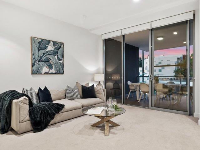 LUXE AT THE LUXTON