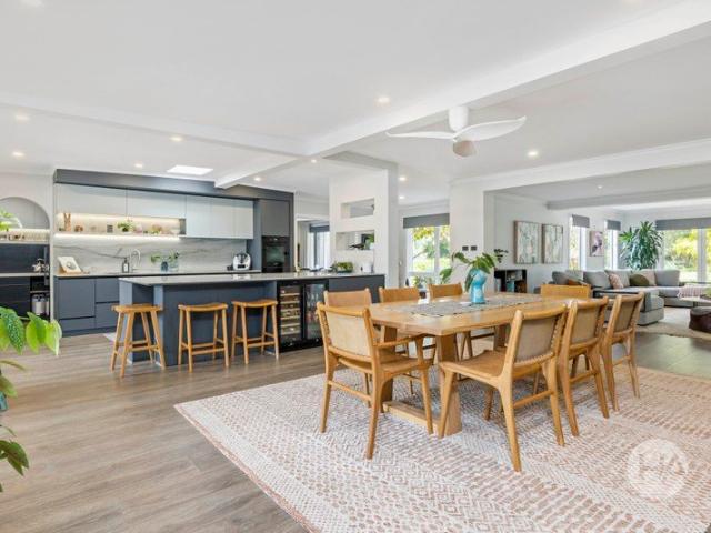 Luxe Bushland Hideaway with 2 Lucrative Guesthouses