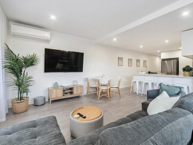 Luxe Beachside Living with Exceptional Convenience