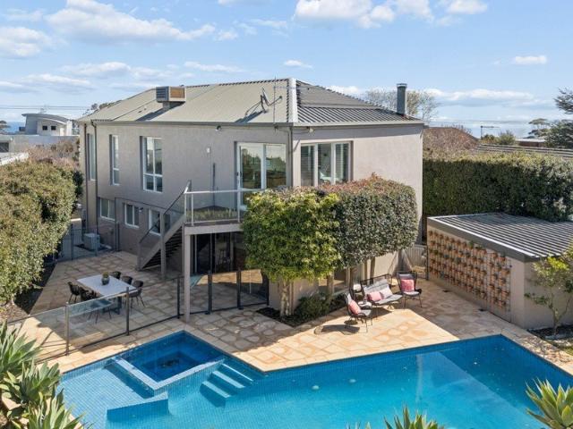 Luxe Beleura Hill Living with Stunning Bay Views