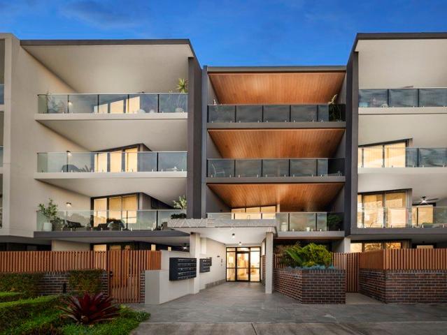 LUXE COASTAL TOWNHOME WITH RESORT LIFESTYLE