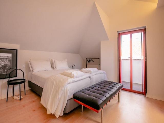 Luxe Duplex Studio w/ Balcony | Clrigos by Host Wi