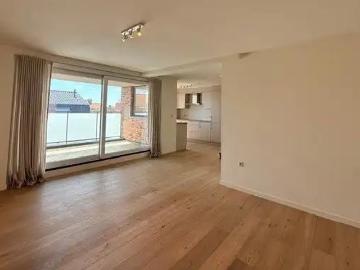 Luxe duplexappartement te huur in het hart van Maaseik, met lift, 2 slaapkamers en 2 terrassen