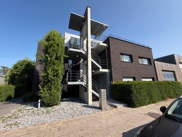Luxe designappartement met 24m2 terras, lift, garage.