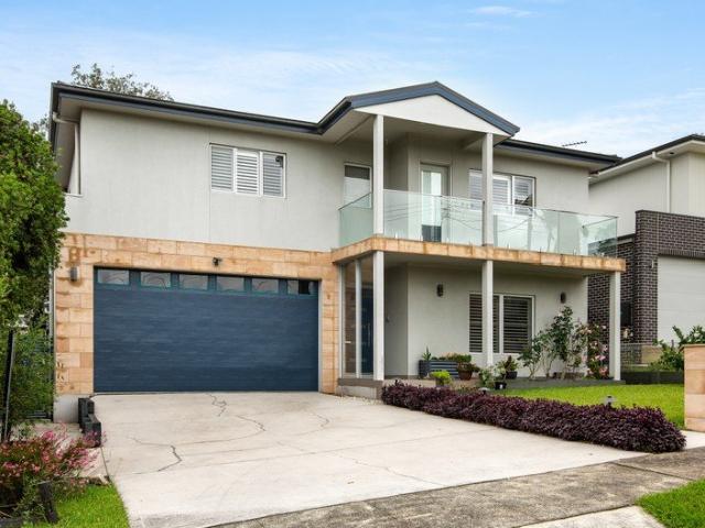 Luxe family entertainer set in blue ribbon street
