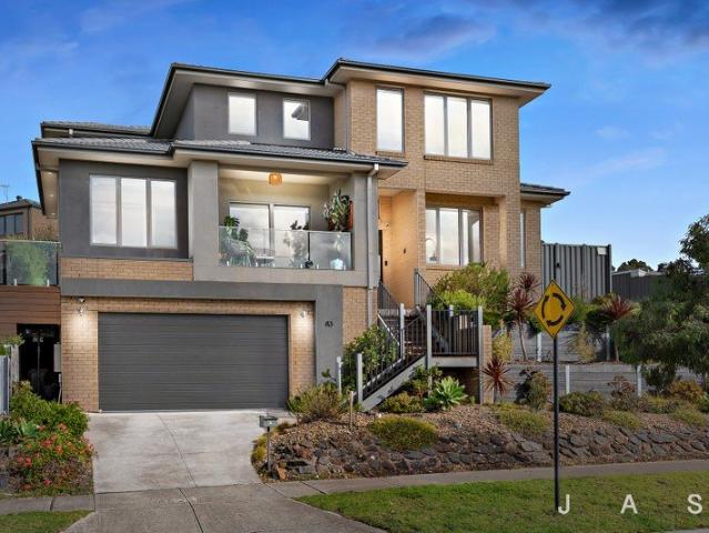 Luxe Family Living With River Frontage
