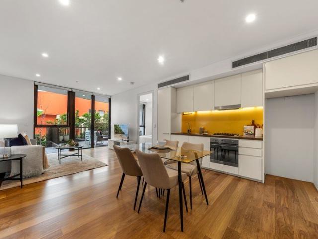 LUXE GARDEN COURTYARD APT + IN PREMIUM VIKING DEVELOPMENT