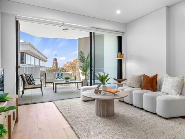 Luxe in Prestige Petersham Showpiece