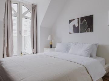 Luxe Innere Stadt Studio, Furnished, City View