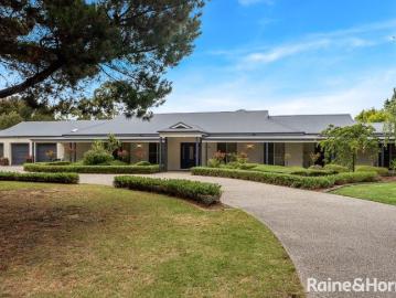 Luxe Lifestyle Living on 6393m2 Approx