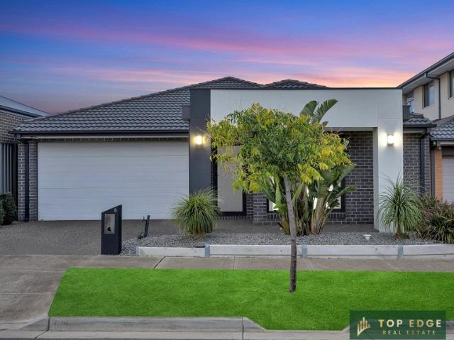 LUXE LIVING IN AN ENVIABLE LOCATION !