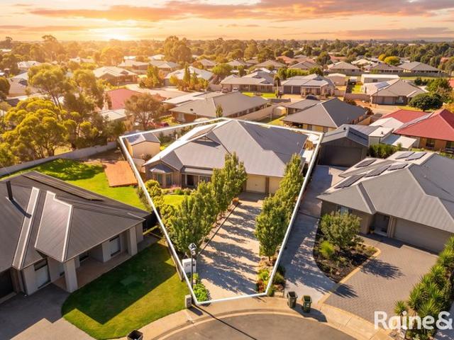 Luxe Living on the popular eastern side of Strathalbyn