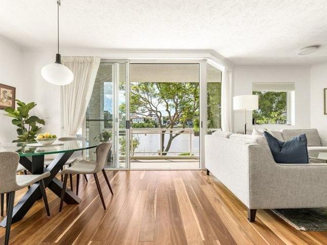 Luxe Living On The Water's Edge