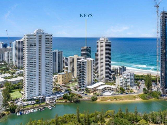 LUXE LIVING ON MAIN BEACH & QUIET LOCATION