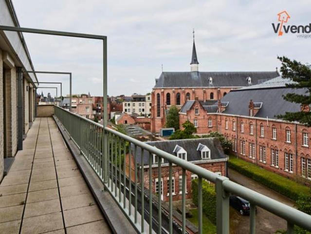 Luxe Penthouse van ca. 185 m² – Volledig gerenoveerd in 2024