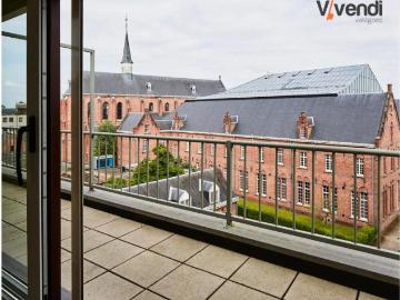 Luxe Penthouse van ca. 185 m² – Volledig gerenoveerd in 2024