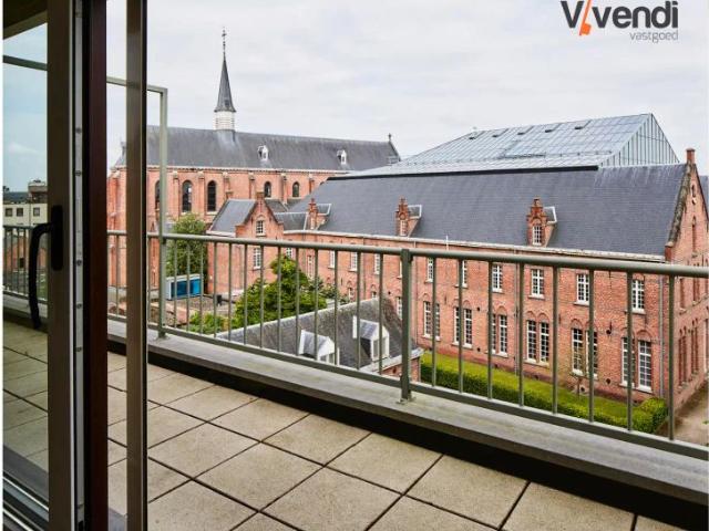 Luxe Penthouse van ca. 185 m² – Volledig gerenoveerd in 2024