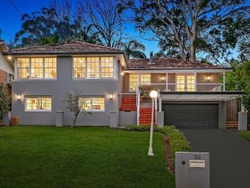 Luxe Retreat, Daily Convenience: Immaculate Family Living in Blue Ribbon Location