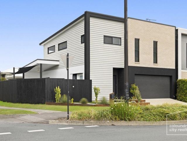Luxe Terrace Living in the Heart of Aura
