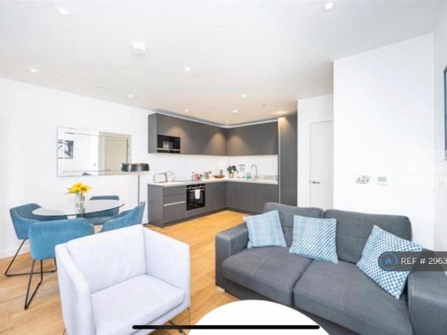 Luxe Tower, London, E1 1 bed flat to rent £2,750 pcm £635 pw