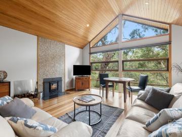 Luxe Villa Retreat with Holiday Rental Potential in Serene Setting