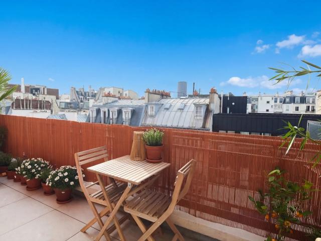 Luxembourg/Val de Grâce: un studio baigné de soleil ouvrant. 34m² Paris 5ème