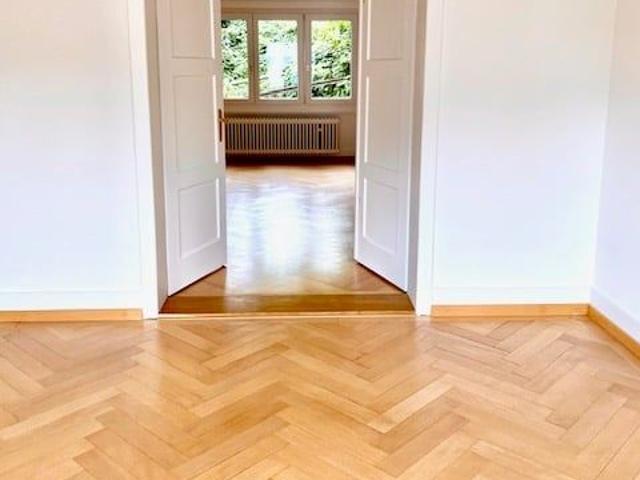Luxeriöse sanierte 5,5 Zimmer Altbau Wohnung mit Balkon im Zentrum von Herisau