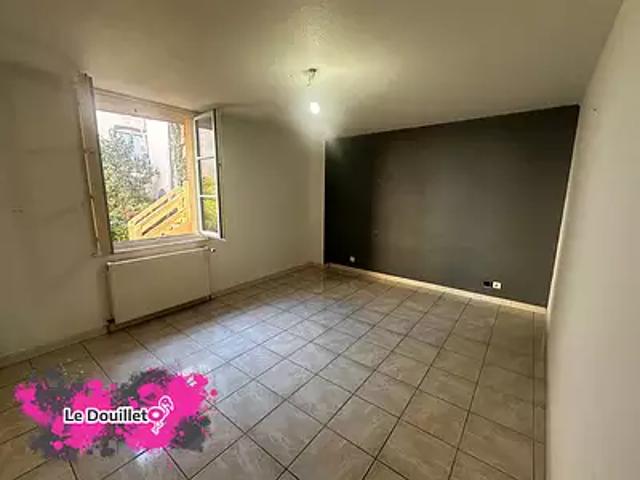 Luxeuil les Bains 70300 Location appartement 2 pièces t2 au dernier étage